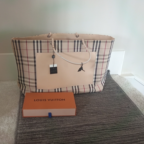 Fab! Rare NWT LARGE Burberry Novacheck Canvas & Leather Tote (Vintage Deadstock) - Picture 6 of 16